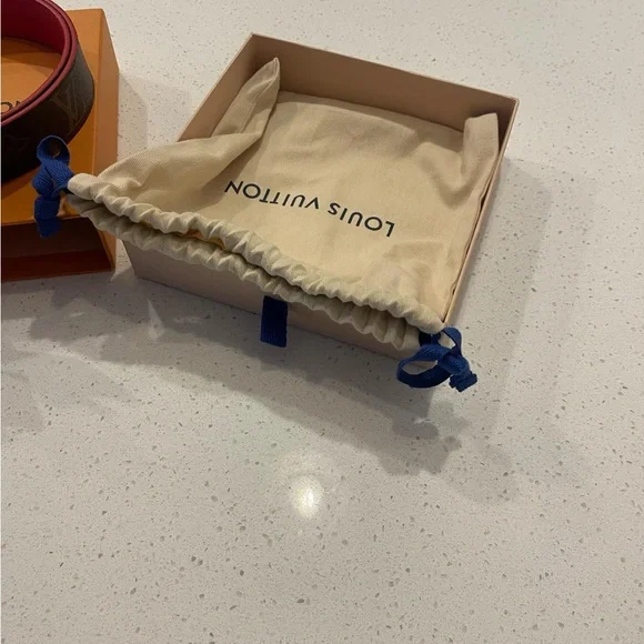 Lv Initiales 30 mm reversible Belt - Picture 3 of 3